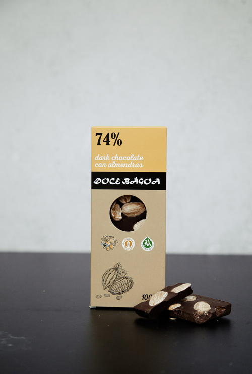 chocolate con almendras 74%